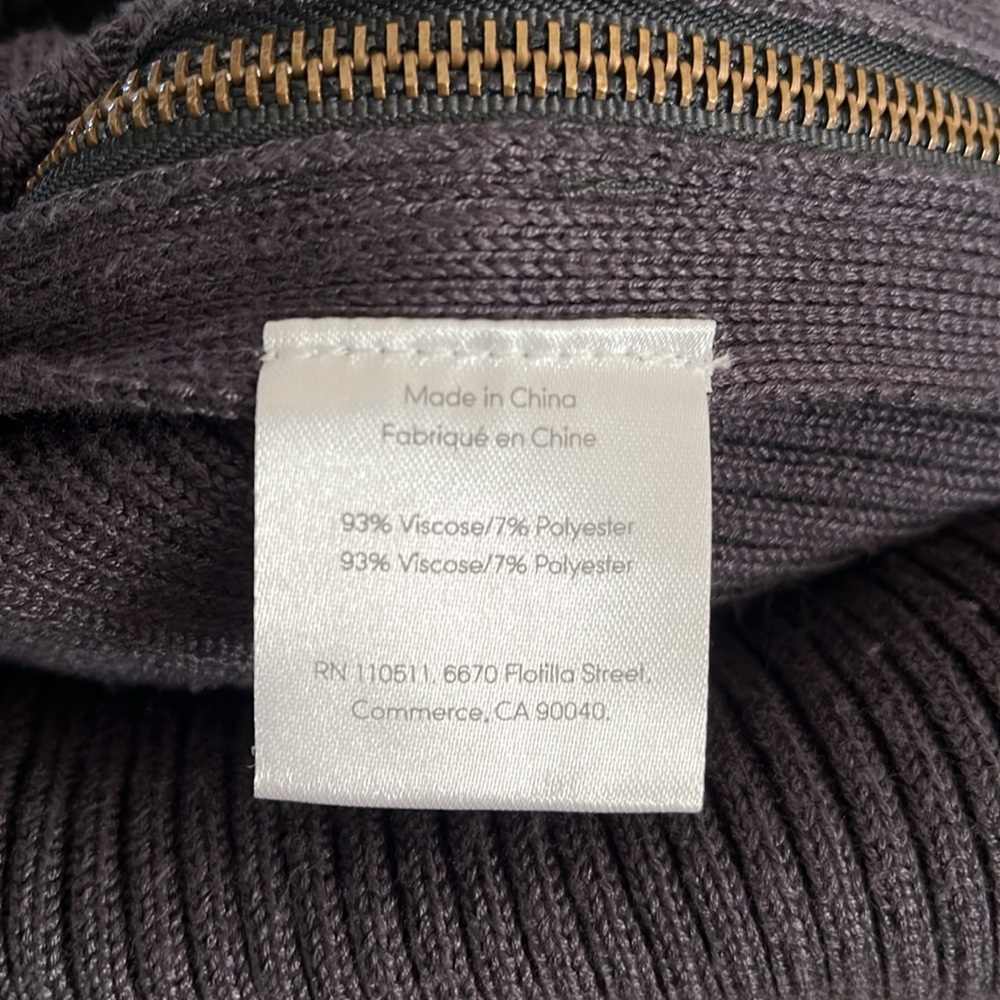 Ingrid & Isabel Ribbed V-Neck Sweater - Picture 7 of 7